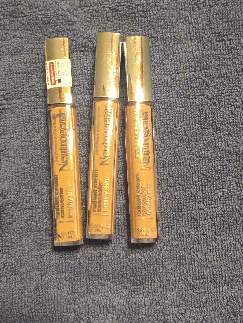 THREE Neutrogena Radiant Cream Concealer CASHEW SHADE